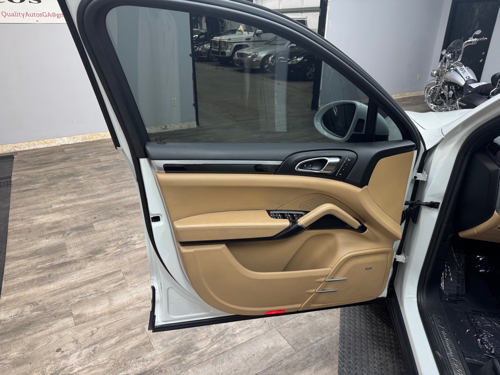 2017 Porsche Cayenne Image 10