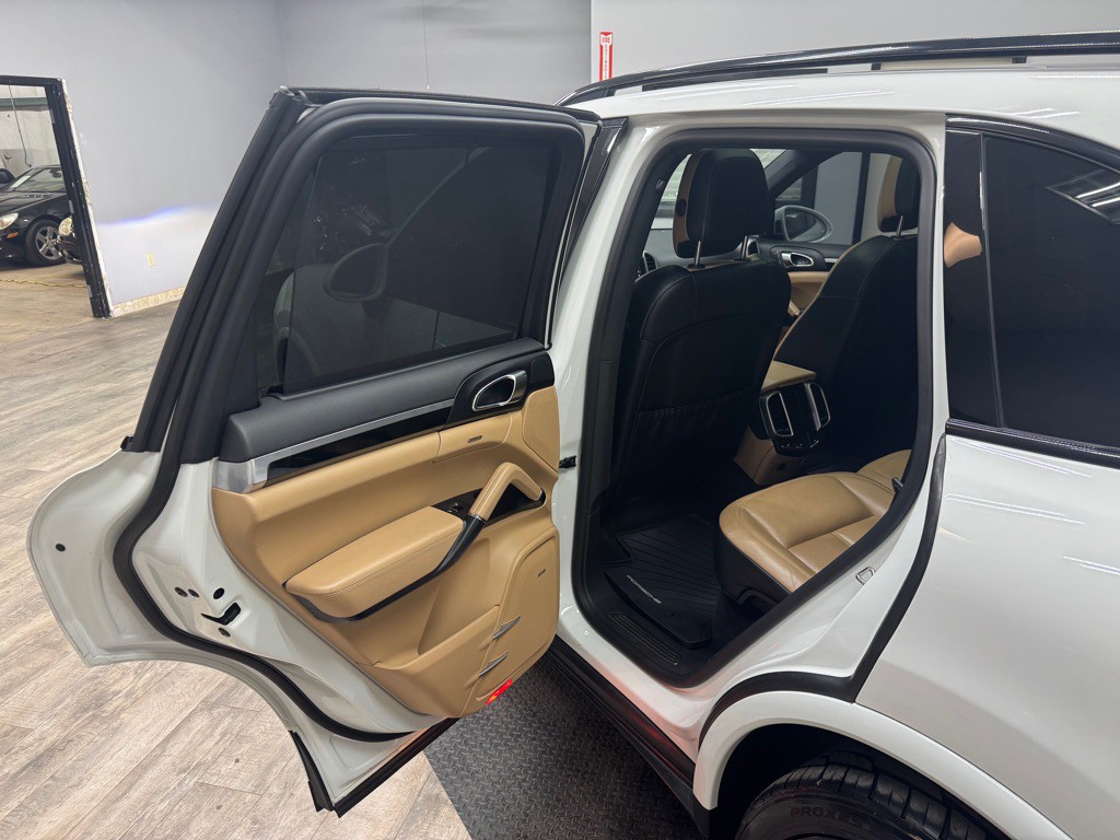 2017 Porsche Cayenne Image 37