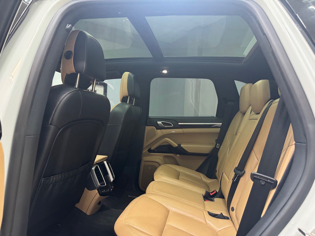 2017 Porsche Cayenne Image 41