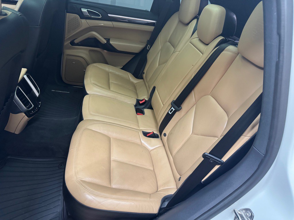 2017 Porsche Cayenne Image 42