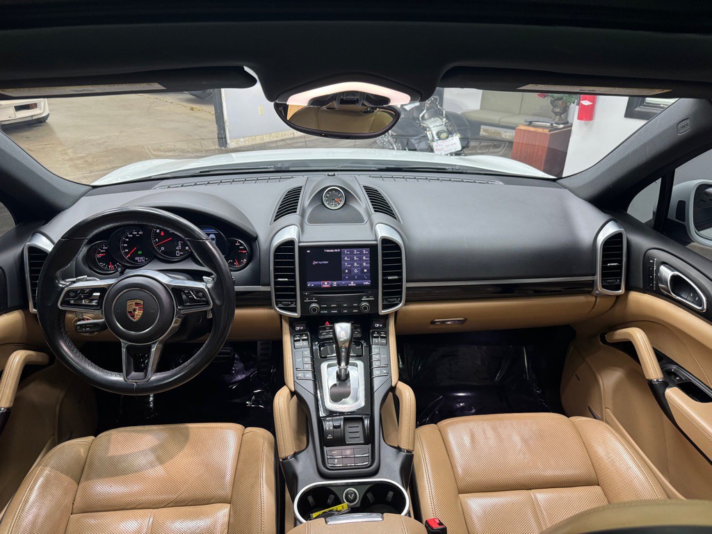 2017 Porsche Cayenne Image 45