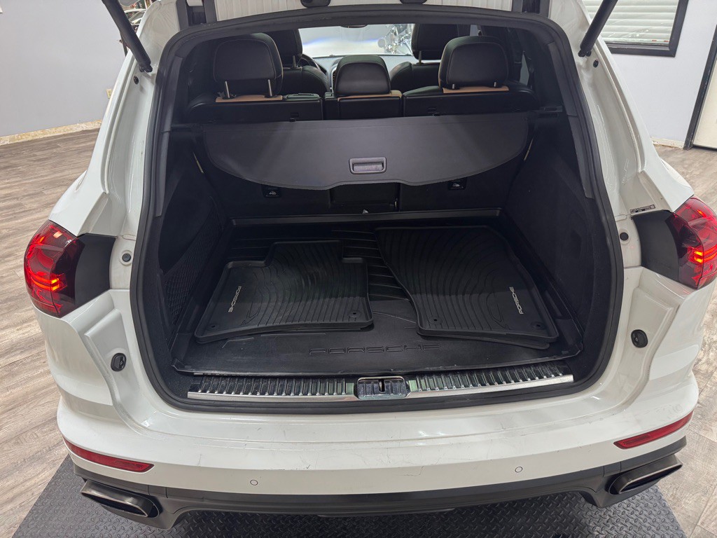 2017 Porsche Cayenne Image 47