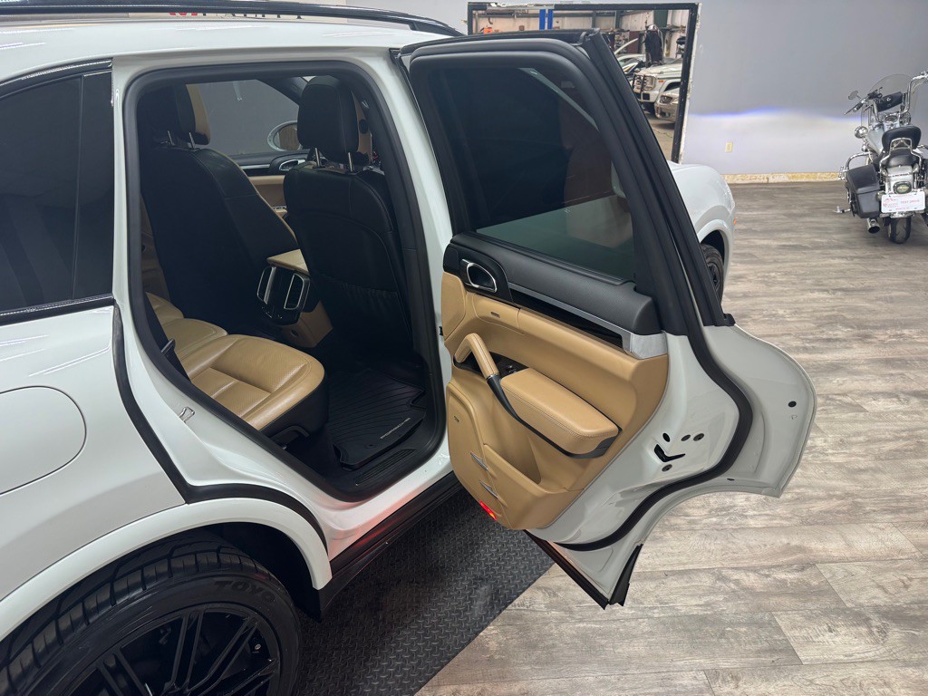 2017 Porsche Cayenne Image 52