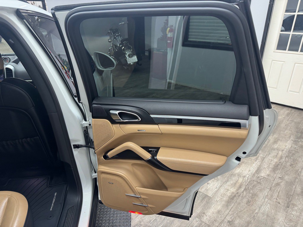 2017 Porsche Cayenne Image 53