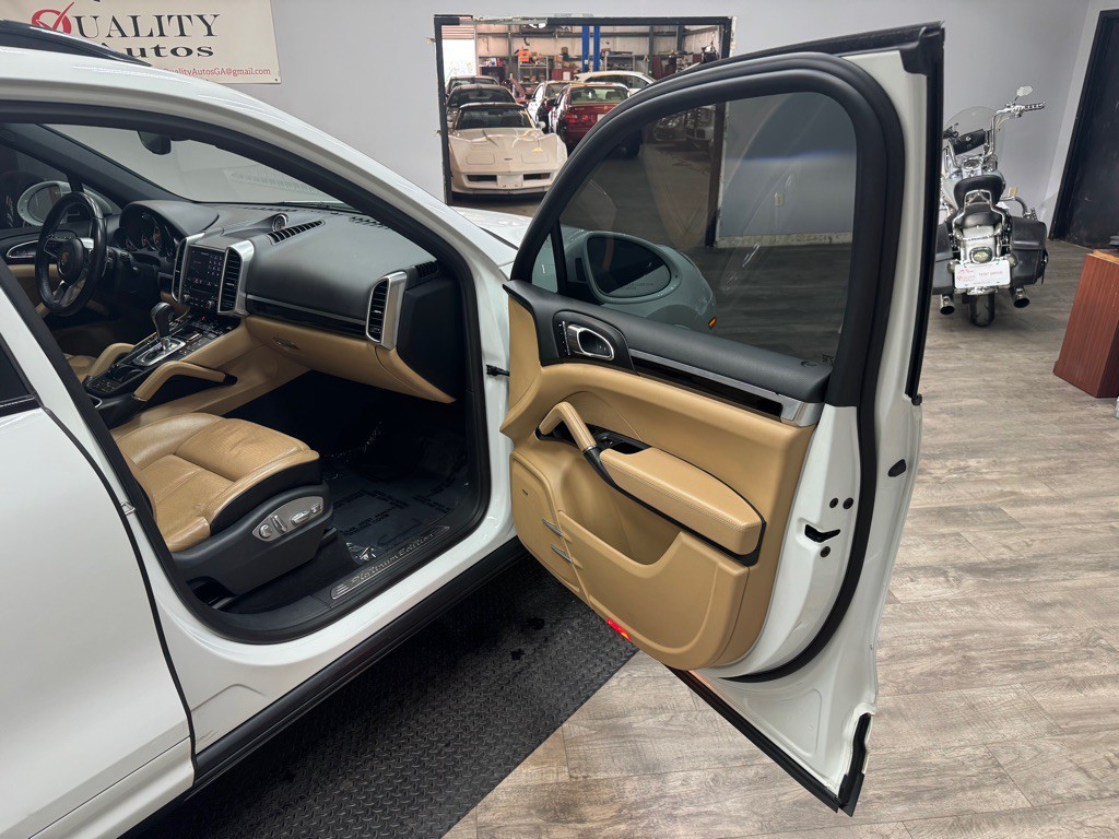2017 Porsche Cayenne Image 57