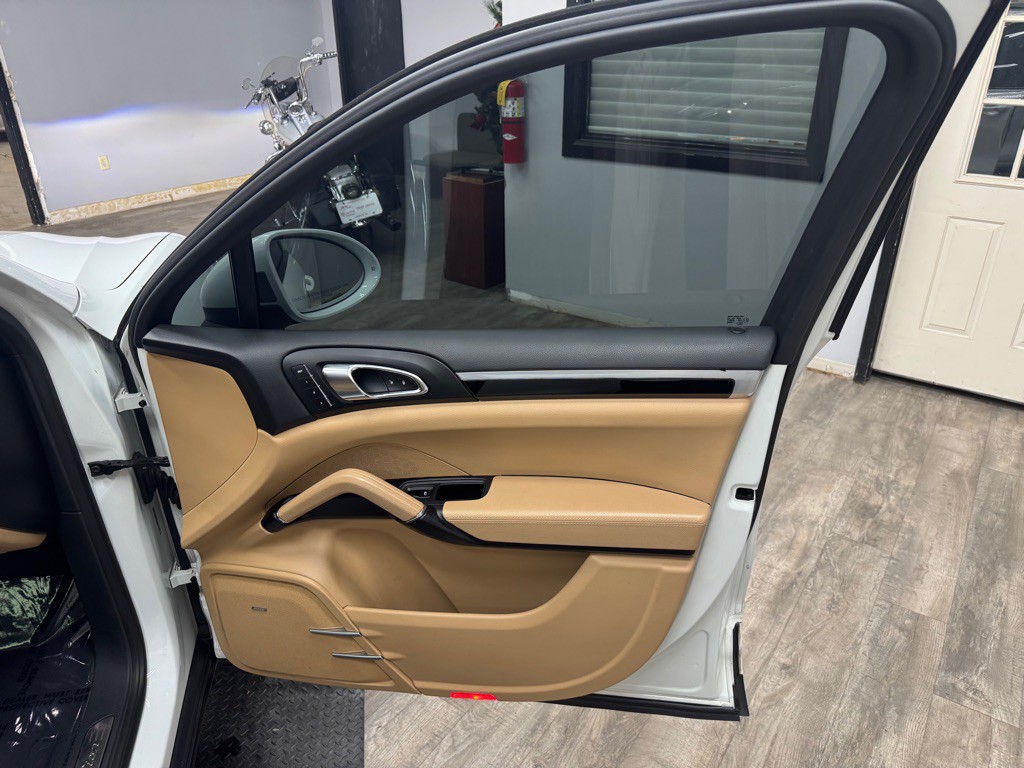 2017 Porsche Cayenne Image 58