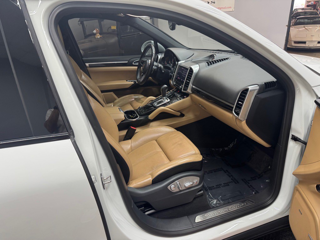 2017 Porsche Cayenne Image 60