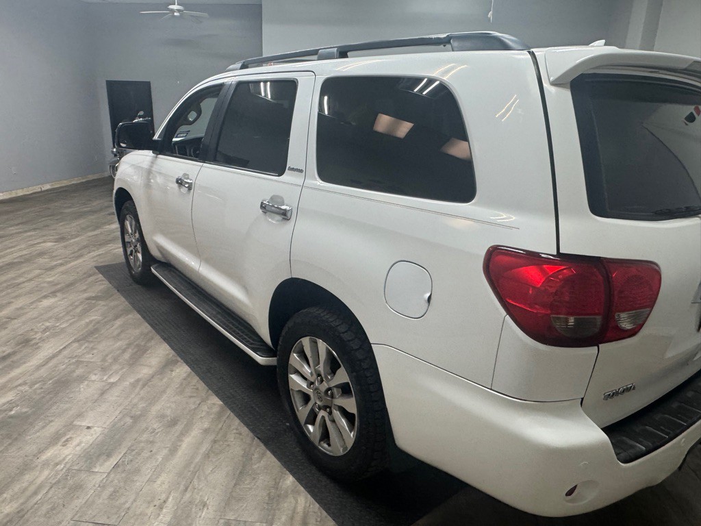2010 Toyota Sequoia Image 5