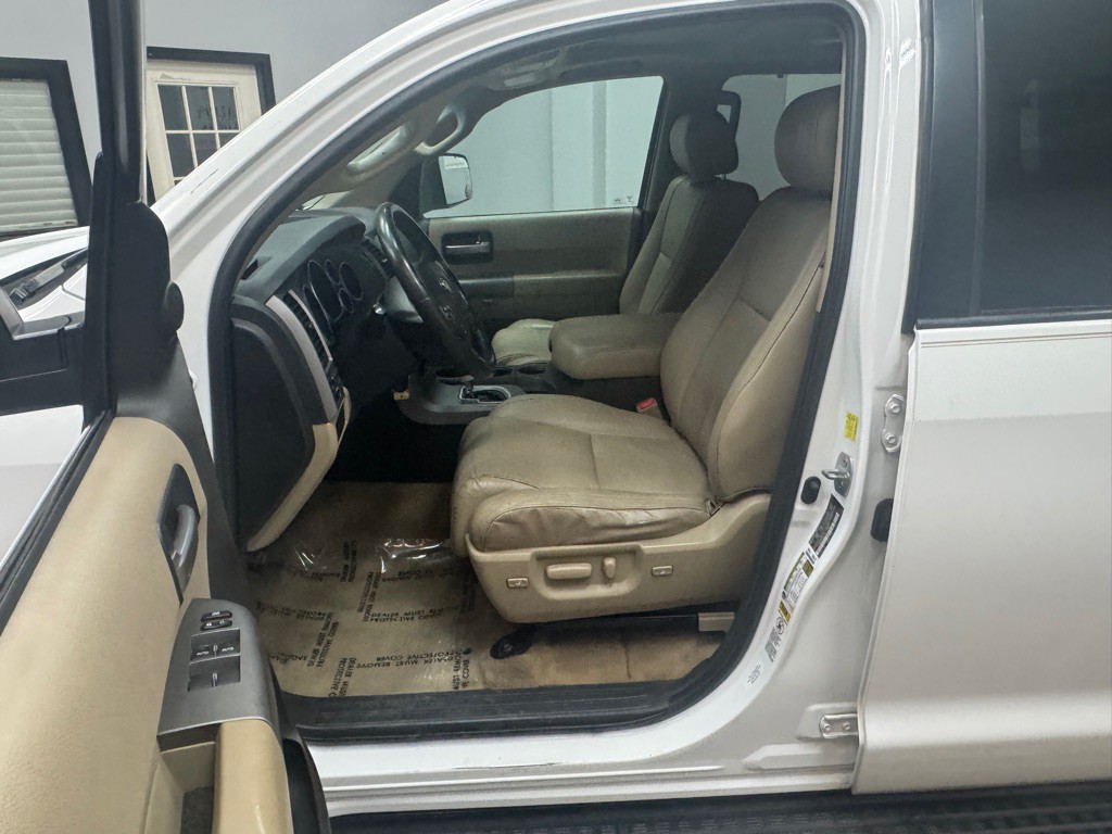 2010 Toyota Sequoia Image 13