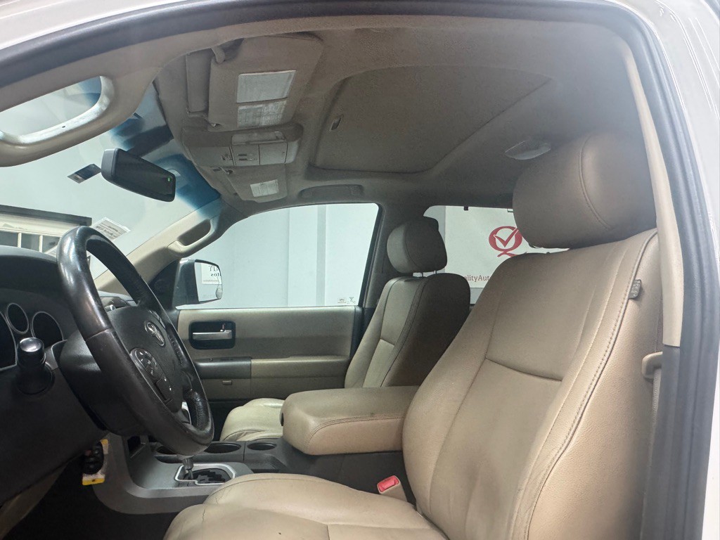 2010 Toyota Sequoia Image 14