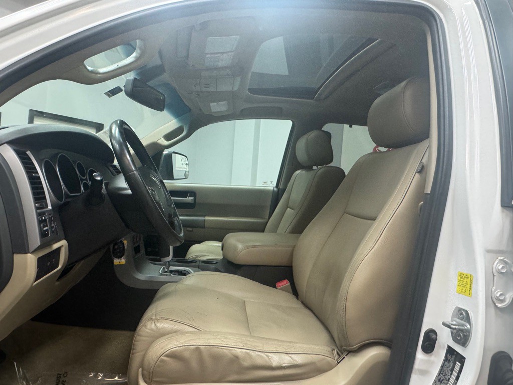 2010 Toyota Sequoia Image 15