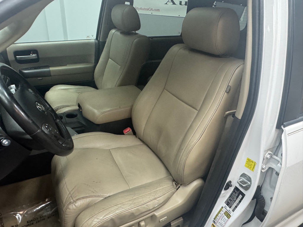 2010 Toyota Sequoia Image 16