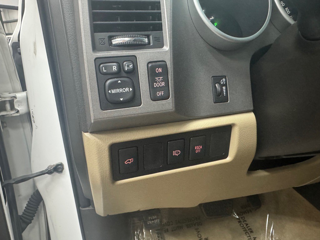 2010 Toyota Sequoia Image 17