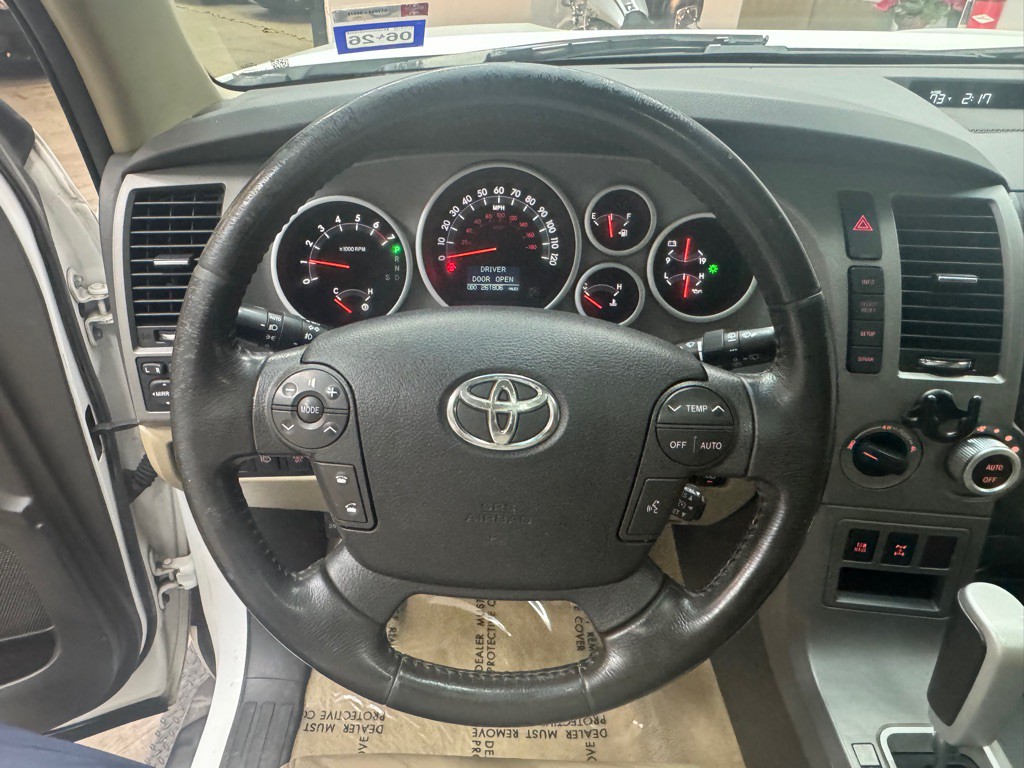 2010 Toyota Sequoia Image 18