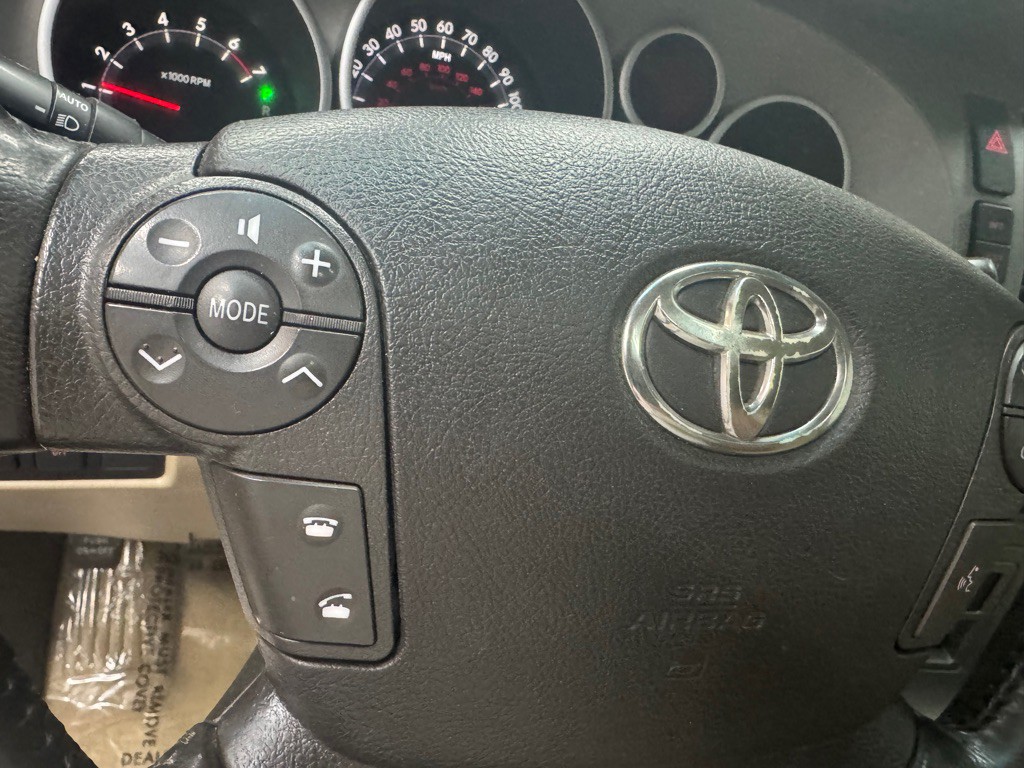 2010 Toyota Sequoia Image 19