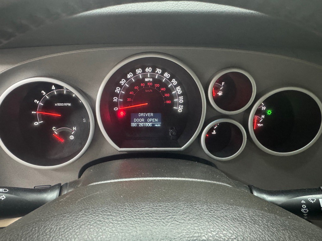 2010 Toyota Sequoia Image 21