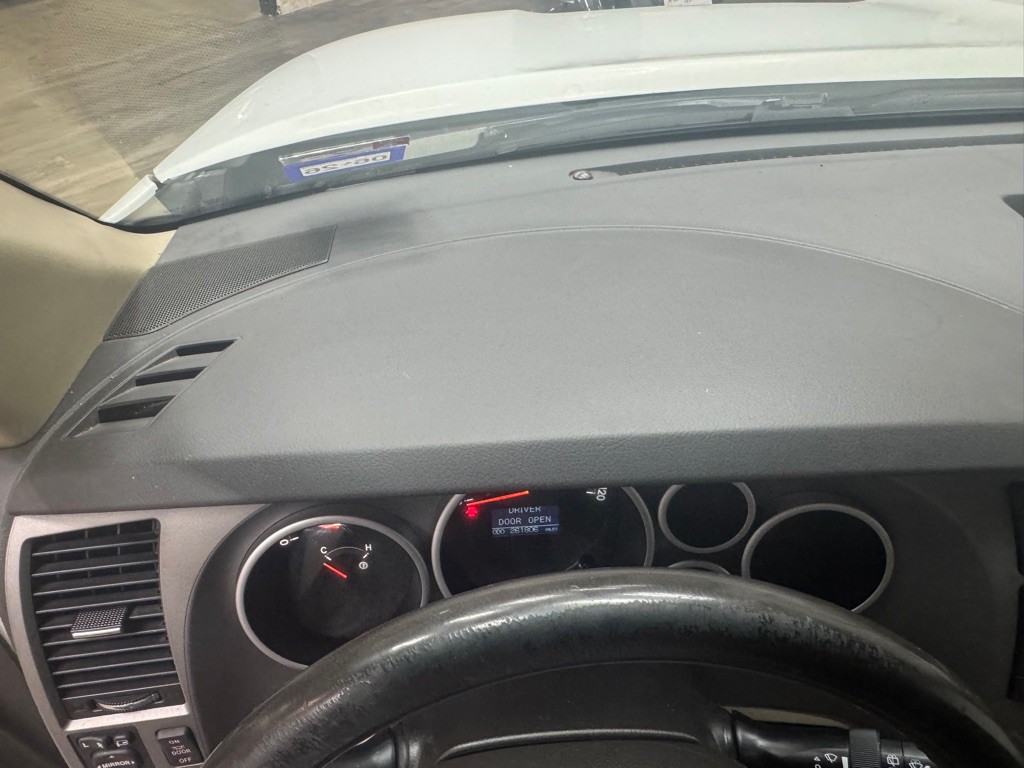 2010 Toyota Sequoia Image 22