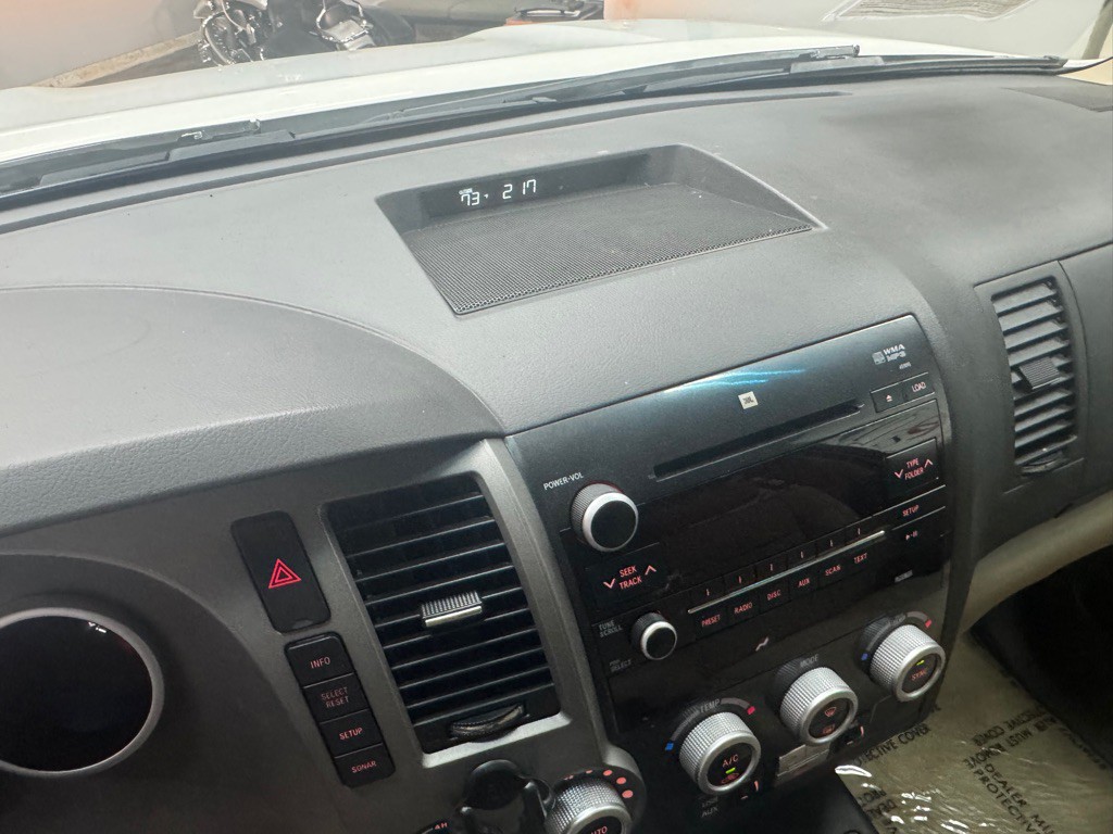 2010 Toyota Sequoia Image 23