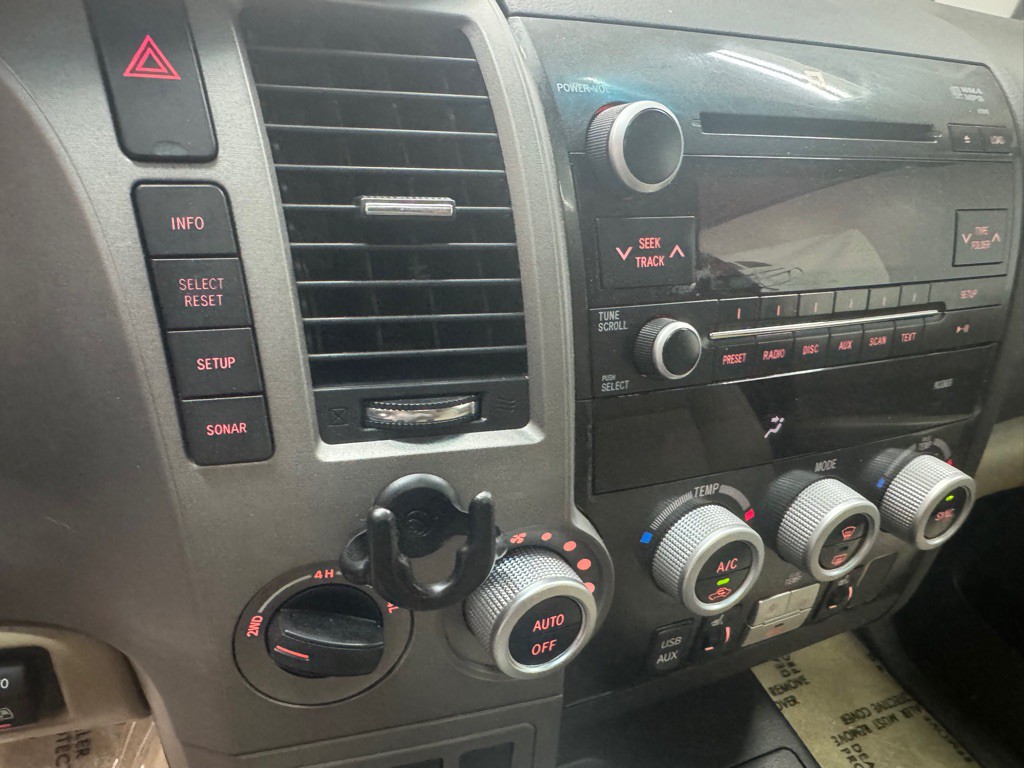 2010 Toyota Sequoia Image 26