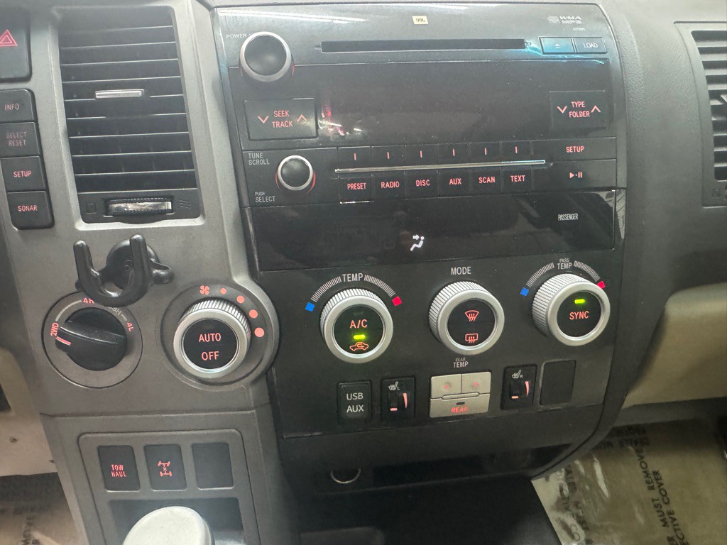 2010 Toyota Sequoia Image 27