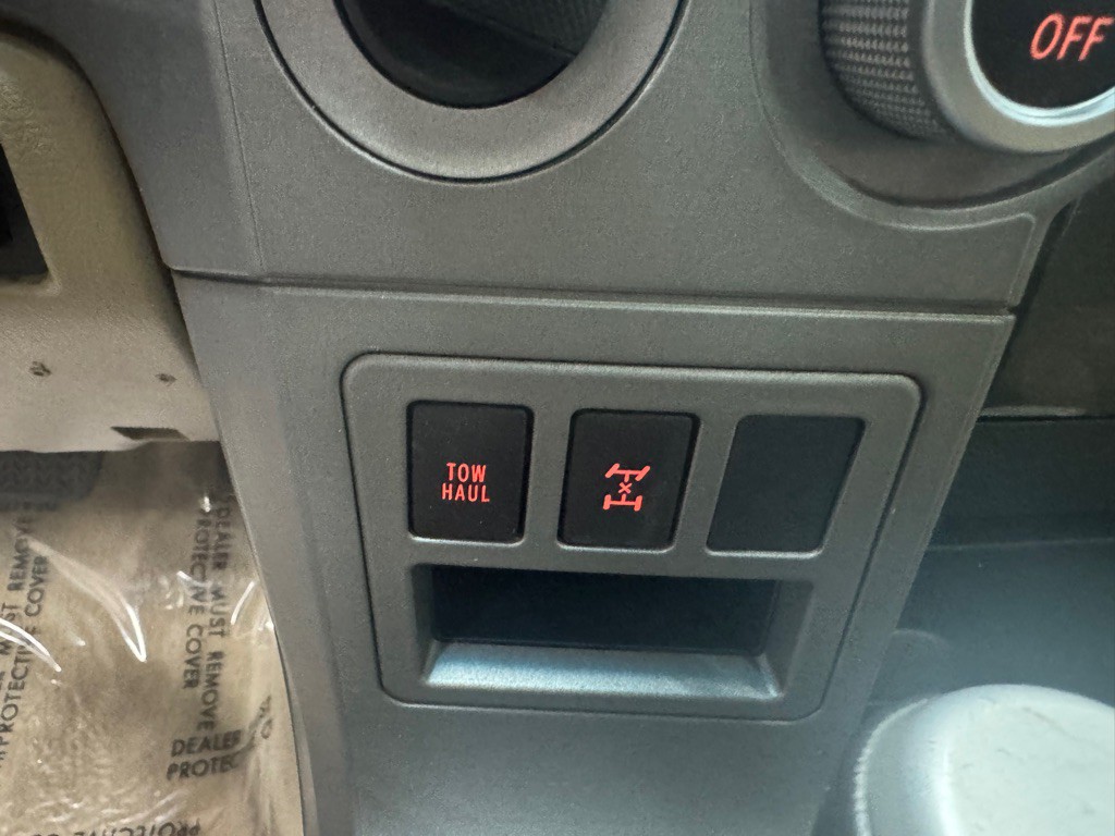 2010 Toyota Sequoia Image 28