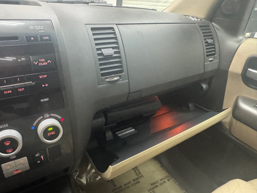 2010 Toyota Sequoia Image 32