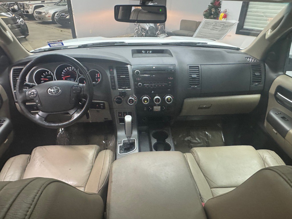 2010 Toyota Sequoia Image 33