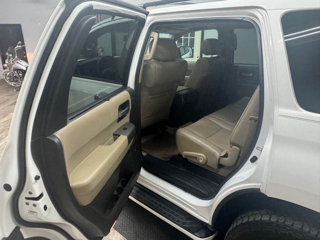2010 Toyota Sequoia Image 34