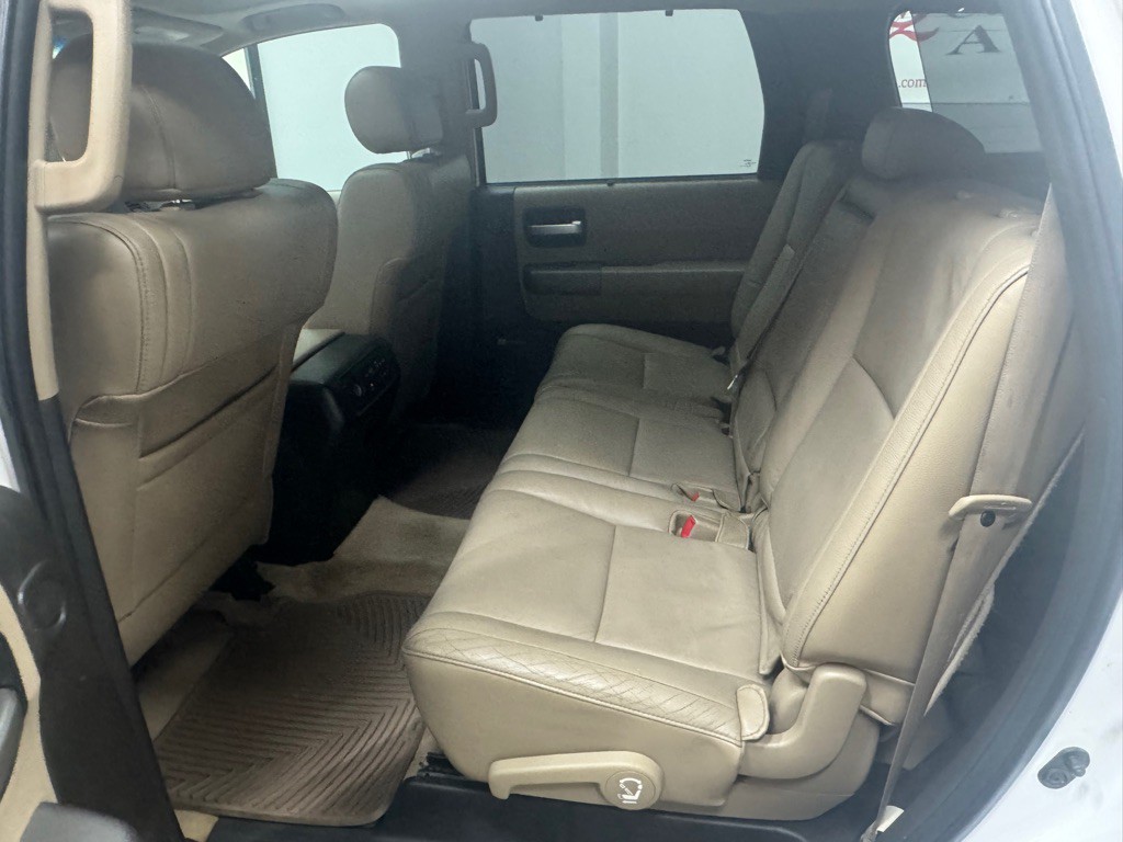 2010 Toyota Sequoia Image 36