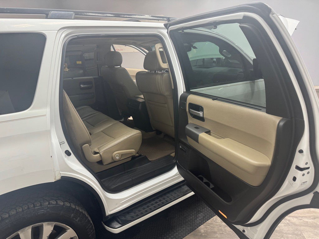2010 Toyota Sequoia Image 42