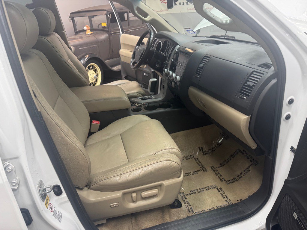 2010 Toyota Sequoia Image 48