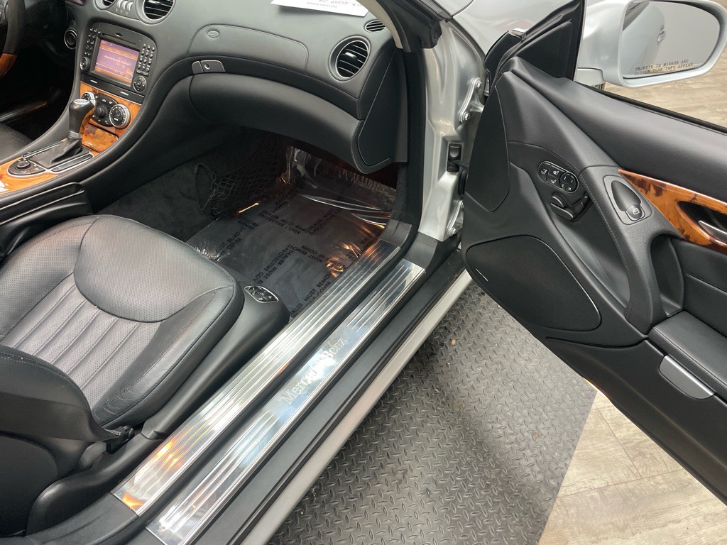 2009 Mercedes-Benz SL-Class Image 38