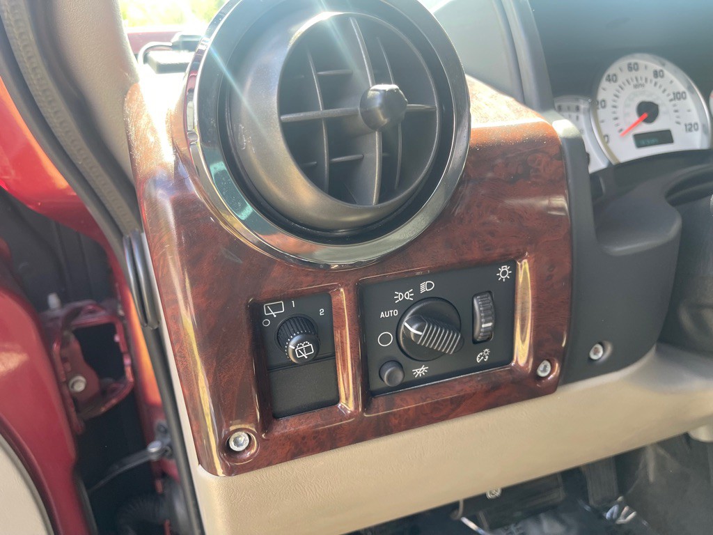 2004 HUMMER H2 Image 21