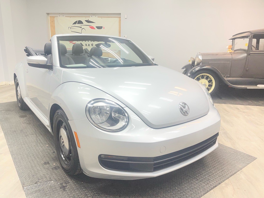 2013 Volkswagen Beetle Image 4