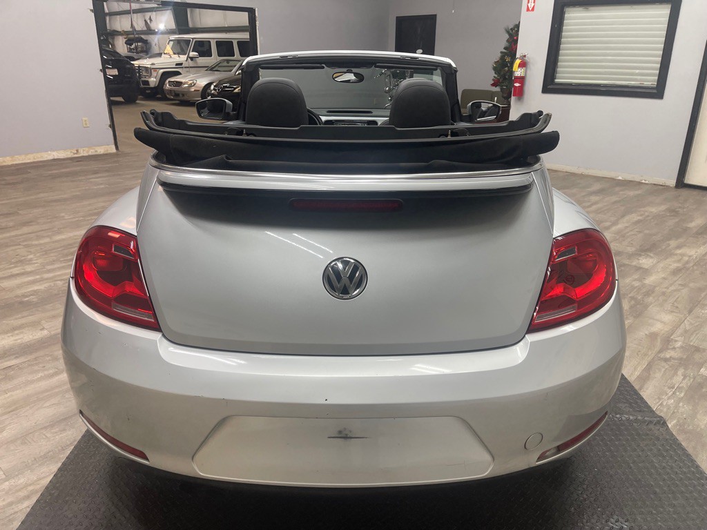 2013 Volkswagen Beetle Image 7