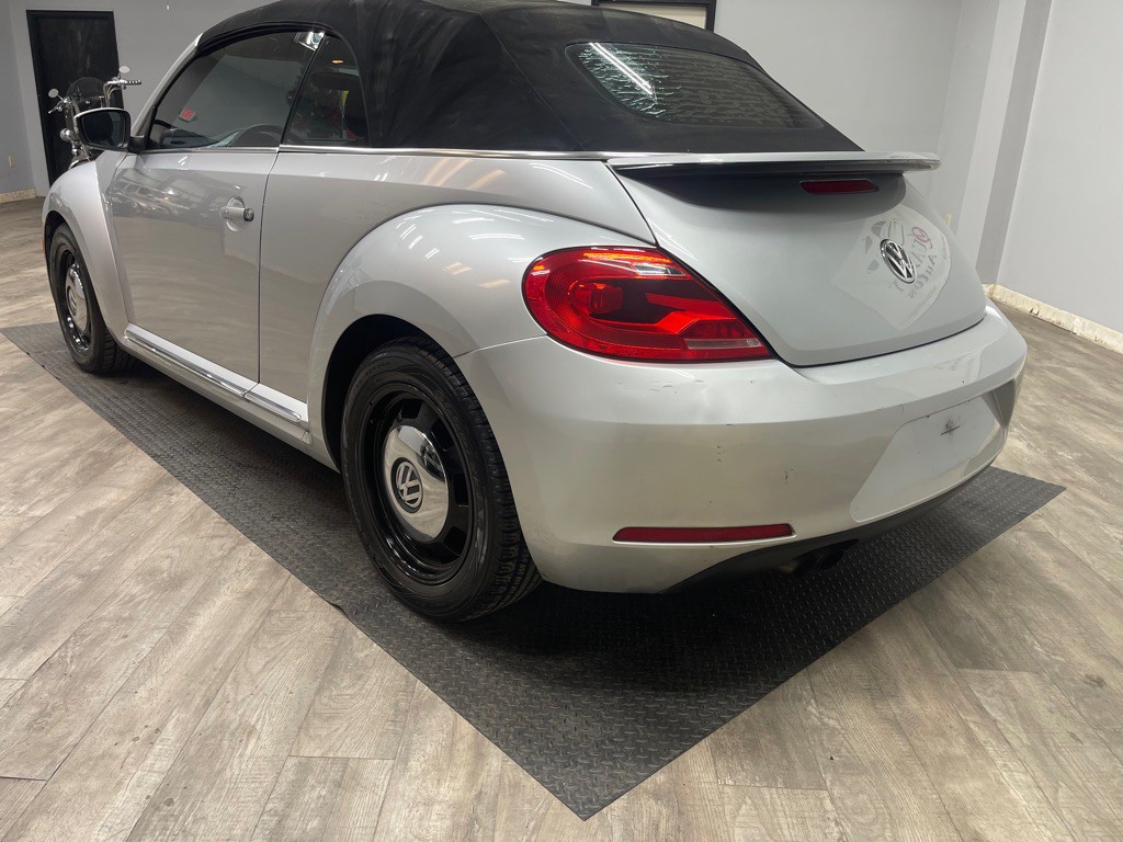 2013 Volkswagen Beetle Image 11