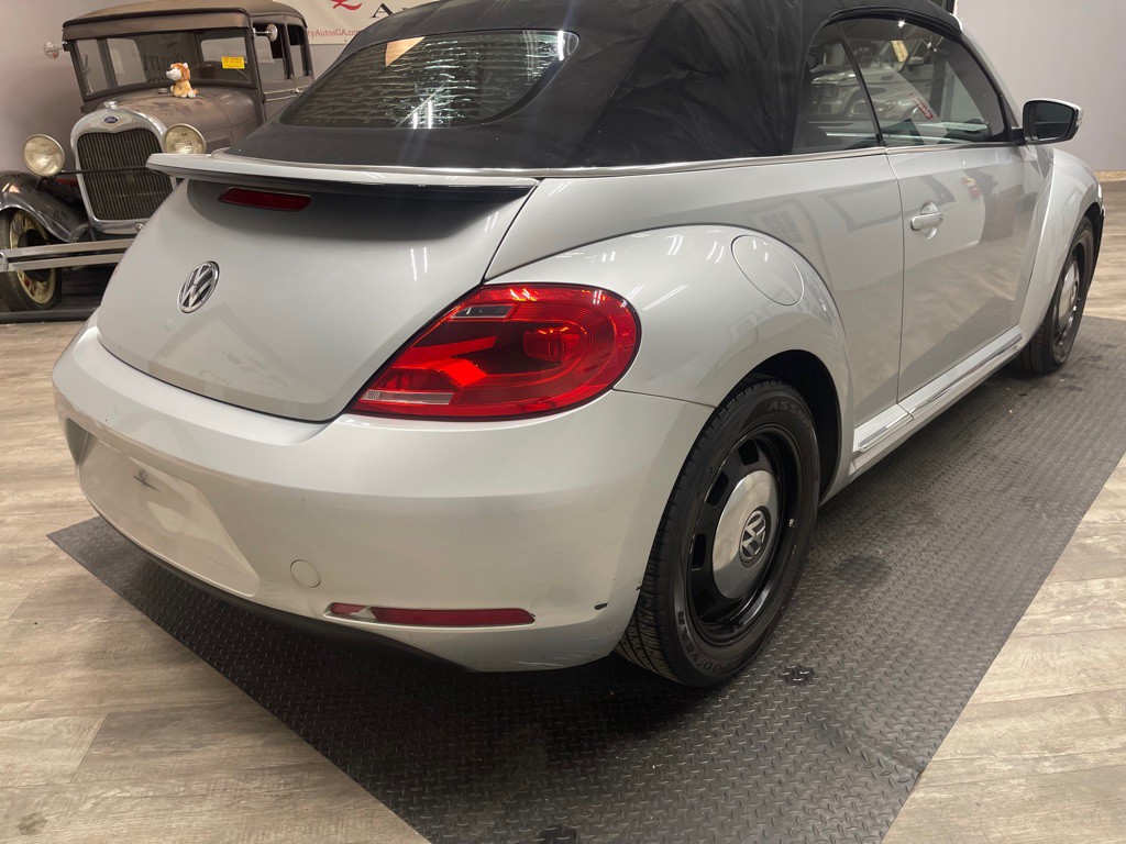 2013 Volkswagen Beetle Image 13