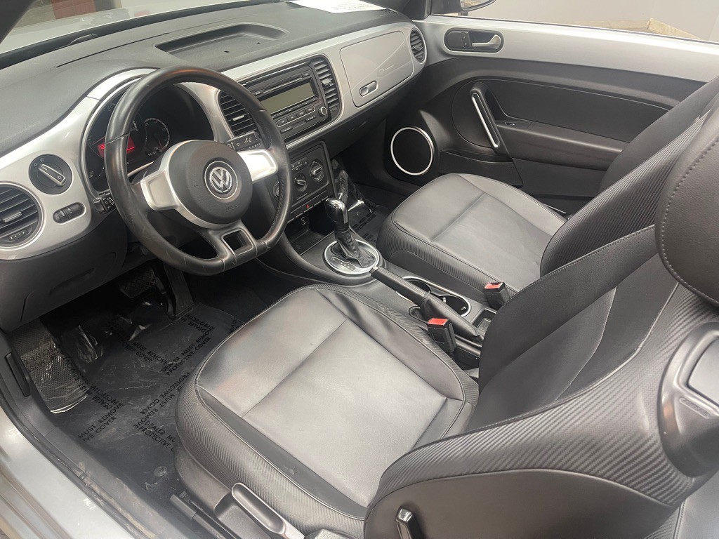 2013 Volkswagen Beetle Image 14