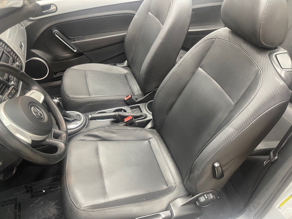 2013 Volkswagen Beetle Image 15