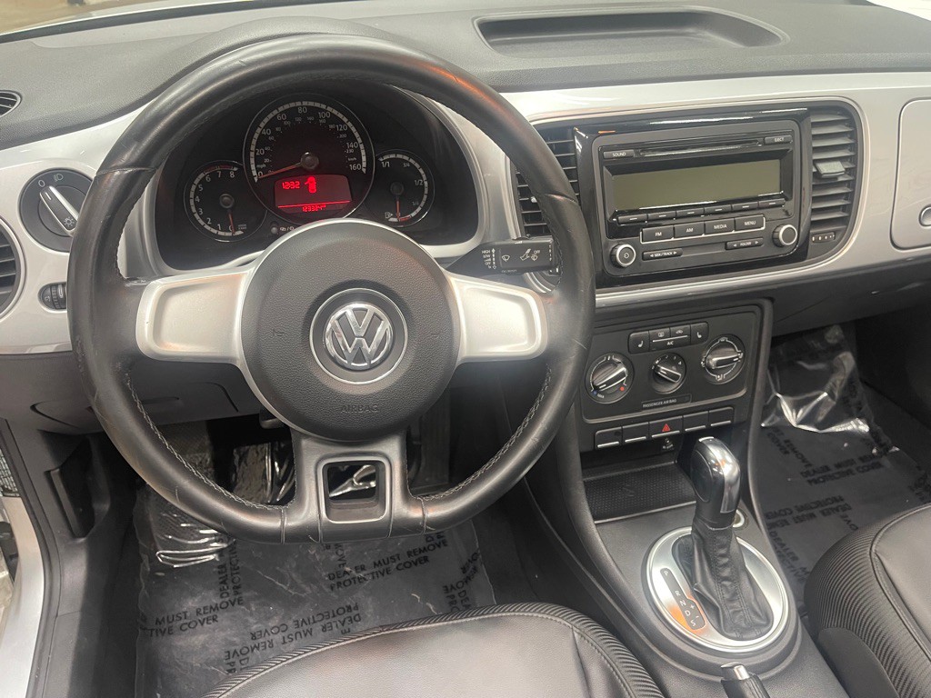 2013 Volkswagen Beetle Image 16