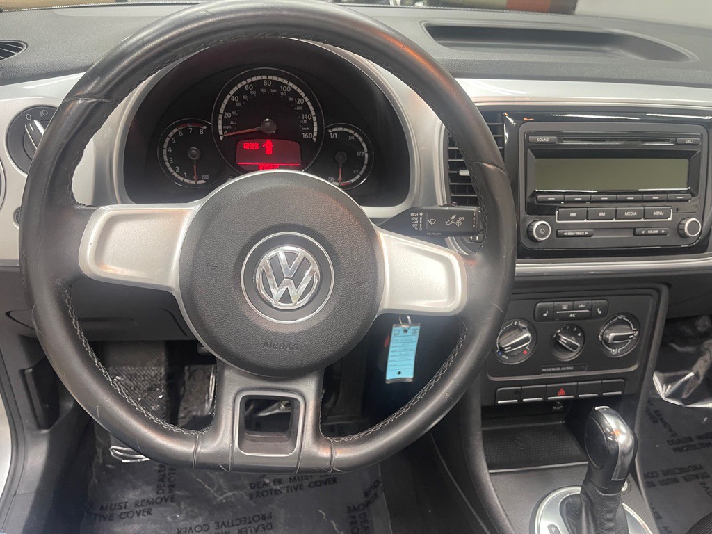 2013 Volkswagen Beetle Image 18