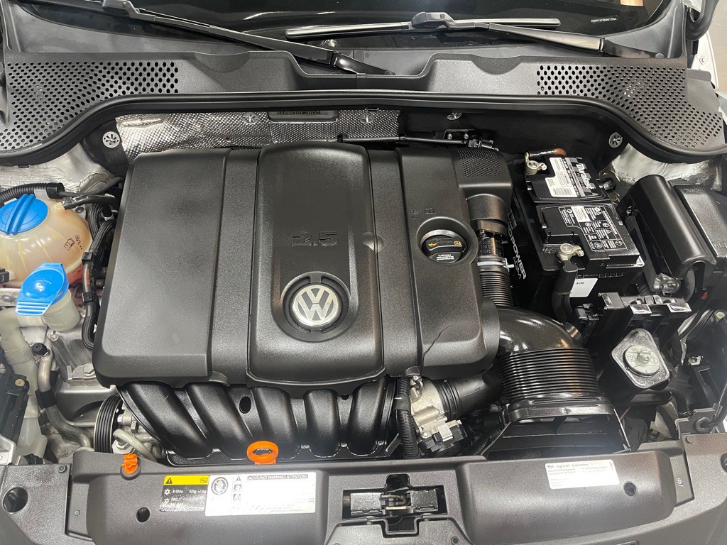 2013 Volkswagen Beetle Image 19