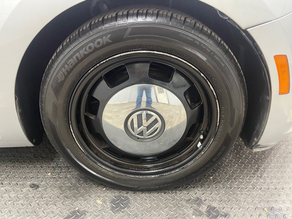 2013 Volkswagen Beetle Image 21