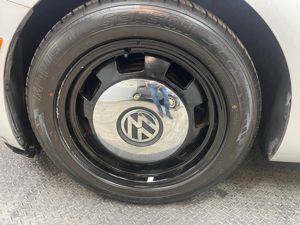 2013 Volkswagen Beetle Image 22