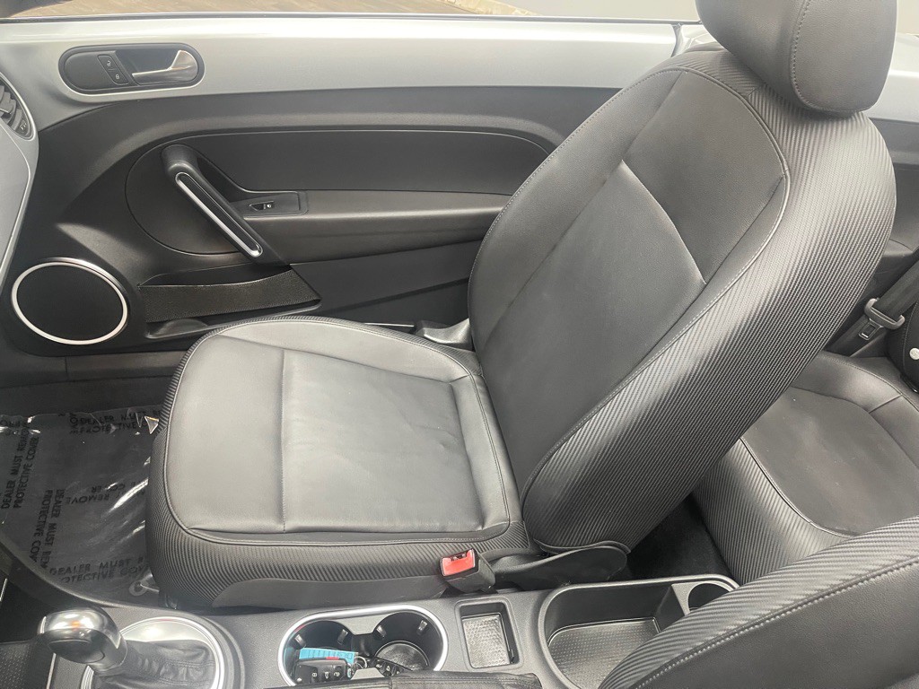 2013 Volkswagen Beetle Image 27