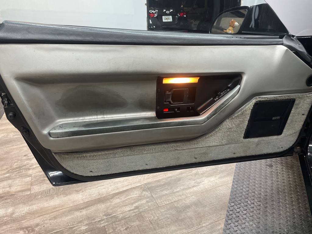 1987 Chevrolet Corvette Image 20