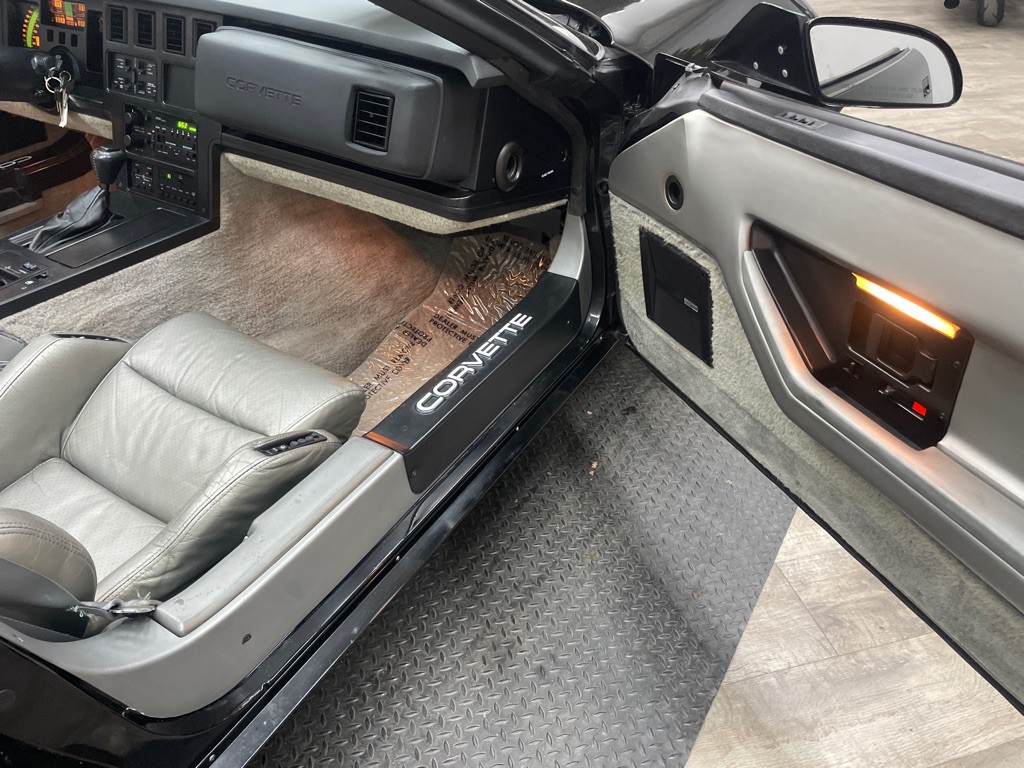 1987 Chevrolet Corvette Image 30