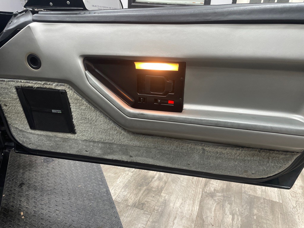 1987 Chevrolet Corvette Image 31