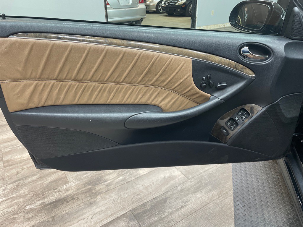 2009 Mercedes-Benz CLK-Class Image 24