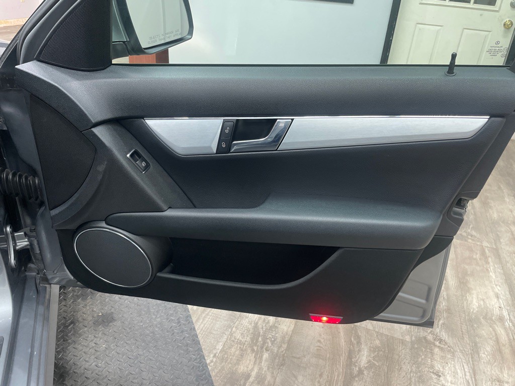 2008 Mercedes-Benz C-Class Image 34